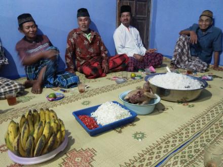 Warga RT 02 Bongoskenti Adakan Tumpeng Lebaran